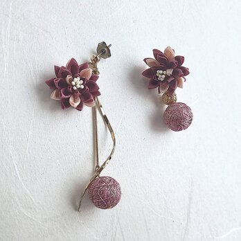 お花と糸巻ビーズのピアス　アシメントリ―　つまみ細工　和モダン　成人式、和装の画像