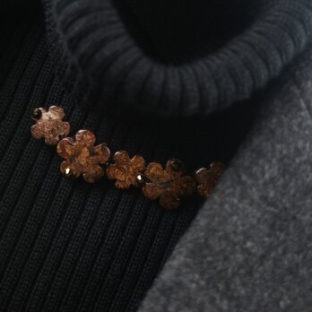 【ブロンザイト】の花びらブローチ