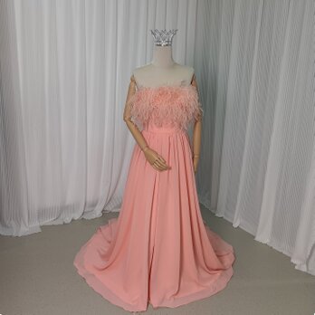 カラードレス ローズピンク フェザー ベアトップ 優雅なシルエット ロングトレーン 花嫁 前撮りの画像