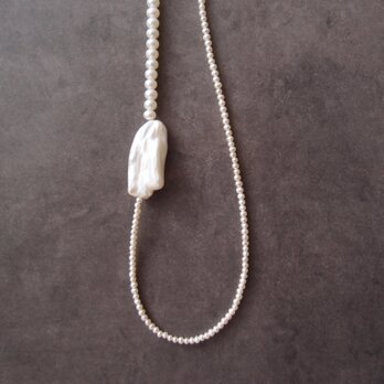 【K14gf】Biwa Pearl Asymmetry Necklace ／ビワパール アシンメトリーネックレス（White）の画像