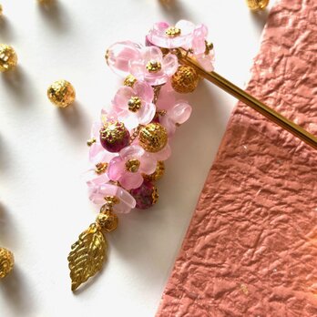 かんざし　ピンクのグラデーションフラワーの鈴生り簪　一本挿し　一本簪　桜　さくら　サクラ　春　透明　クリアの画像