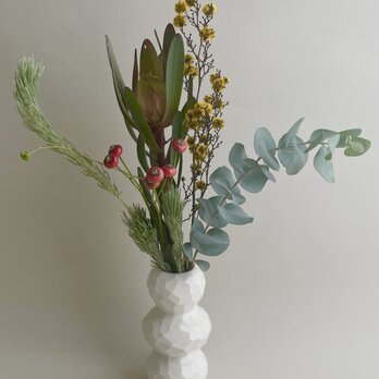花器 花瓶 (白）Vase (white) 陶磁器製　の画像