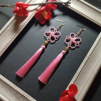 【和風】【ゴールドビーズ】吉祥結びとタッセルのピアス（イヤリング）（ピンク）【チャイナ】【中華風】【着物】【浴衣】【成人式】の画像