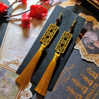中華風透かしチャームとタッセルピアス（イヤリング）（ゴールド）【チャイナ】【中華風】【華ロリ】【チャイナドレス】【和風】の画像