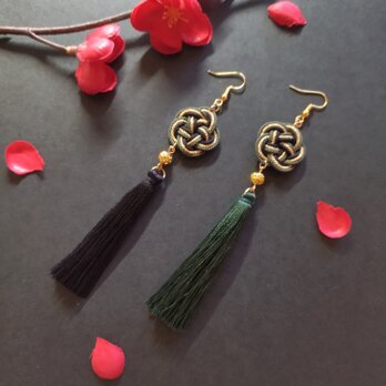【和風】梅結びとタッセルのピアス（イヤリング）（色オーダー可）【着物】【浴衣】【袴】【中華風】【チャイナ】【成人式】【卒業式】の画像