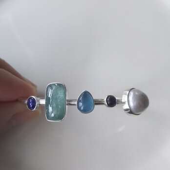 宝石箱のバングルの画像