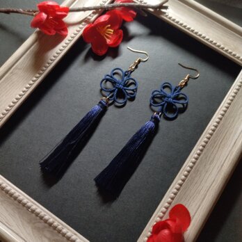 【和風】吉祥結びとタッセルのピアス（イヤリング）（紺）【チャイナ】【中華風】【着物】【袴】【浴衣】【成人式】【卒業式の画像
