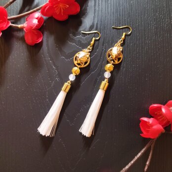 【和風】狐面とタッセルのピアス（イヤリング）（白）【チャイナ】【中華風】【着物】【袴】【浴衣】の画像