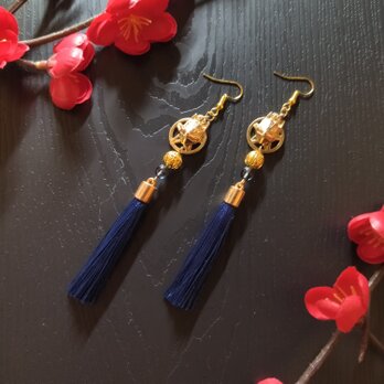 【和風】狐面とタッセルのピアス（イヤリング）（紺）【チャイナ】【中華風】【着物】【袴】【浴衣】の画像
