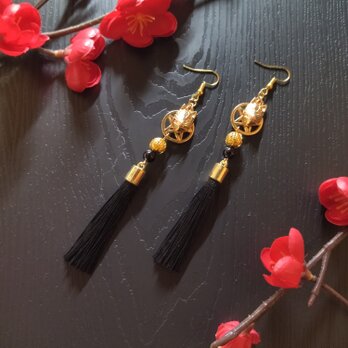 【和風】狐面とタッセルのピアス（イヤリング）（黒）【チャイナ】【中華風】【着物】【袴】【浴衣】の画像