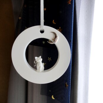 オーナメントのアロマストーン ■ 月と猫のいる風景 子猫 ■ 白猫