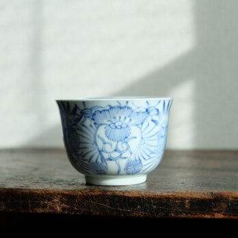 線描きで素敵◇伊万里　花文染付線描猪口　骨董・antiques　丁寧な暮らしに。江戸末期の画像