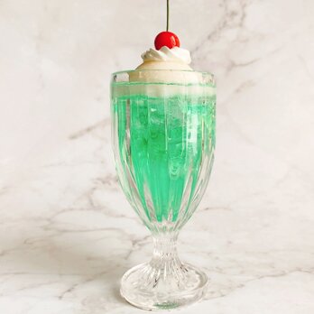 喫茶店のキラキラクリームソーダ   メロン　フェイクスイーツ ペーパーウエイト  スイーツデコの画像