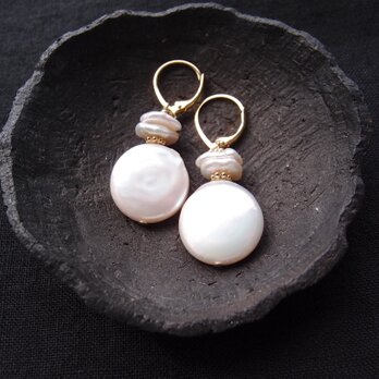【GP】Coin Pearl × Biwa Pearl Earrings・White／コイン×ビワパール フレンチピアスの画像