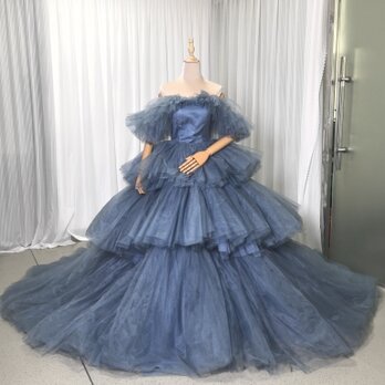 豪華！カラードレス ブルーグレー オフショルダー ティアードのドレス フレアスカート クラシカル 花嫁 前撮りの画像