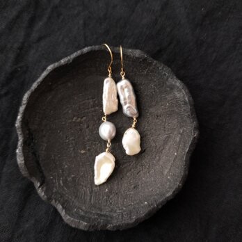 【K14gf】 Baby Baroque Pearl Asymmetry Earrings／バロックパールピアス（White）