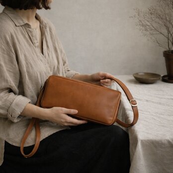 本革 ツールバッグ／ブラウン ｜既製品とは少し違う、静かに寄り添うショルダーバッグ