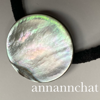 【フランス製　ビンテージ　２８ｍｍ　mother of pearl  大きい天然貝　ヘアゴム】1950年代の画像