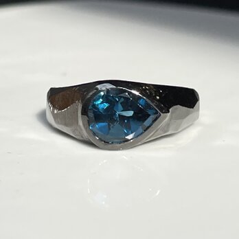 ロンドンブルートパーズ　しずくPSカット　1.9ct　ブラックロジウムメッキ印台　シルバーSV925リング