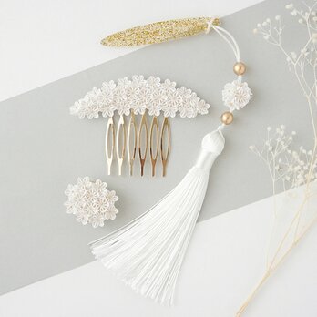 着物小物 3点セット 〔白桜〕 ヘアコーム 帯留め 帯飾り つまみ細工 和装 白色 人気 入学式 結婚式 卒業式の画像