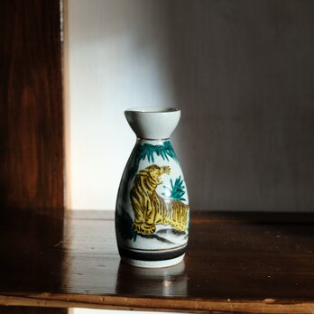 豪快な虎と竹林（寅）◆九谷焼　赤絵金彩徳利　酒器　工芸品　昭和レトロ　インテリア　古民家　i1の画像