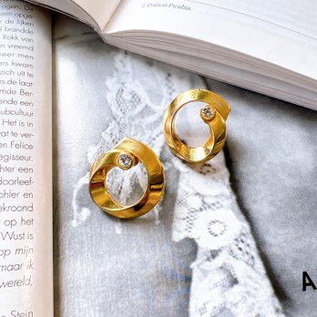 PA276-【 AVON 】エイボン・ヴィンテージピアス Gold Tone Circle And Crystal Accentの画像