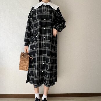 配色ビック襟のワンピースの画像