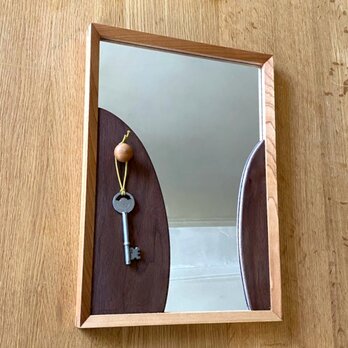チェリーの掛け鏡　小さなフック付き