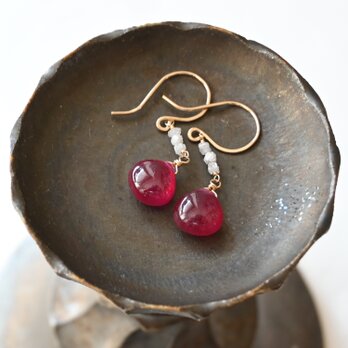 【★SALE】宝石質ルビーと原石ダイヤのピアス（Lサイズ）・イヤリング変更可の画像