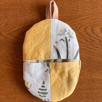 ☆sale☆ベンガラ泥染め鍋つかみ  球根の花b