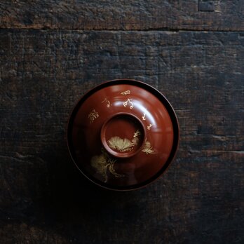 松と漢字◆赤茶色な色味。古輪島塗　漆芸沈金蓋付碗　漆器　骨董・antiques 古民家　大正〜昭和初期の画像