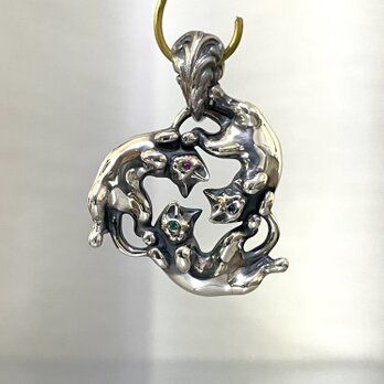 3匹の猫のペンダント(石入りver.)の画像