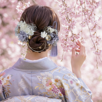 紫系フラワーと枝垂れパールの髪飾り　No.CP67 髪飾り　成人式　卒業式　結婚式　ヘアアクセサリー　髪かざり　振袖　着物　和装の画像