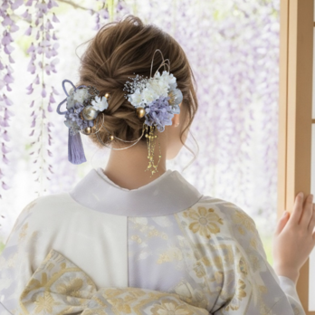紫系フラワーと枝垂れパールの髪飾り　No.CP67 髪飾り　成人式　卒業式　結婚式　ヘアアクセサリー　髪かざり　振袖　着物　和装の画像