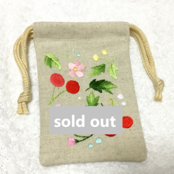 花刺繍のミニ巾着～さくらんぼと花～キナリ