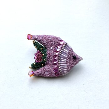 "rengesou color bird''蓮華色をまとう鳥さん　オーガニックウール糸を使った鳥刺繍ブローチの画像