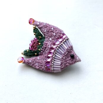 "rengesou color bird''蓮華色をまとう鳥さん　オーガニックウール糸を使った鳥刺繍ブローチ