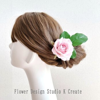 ピンクの薔薇と葉っぱの髪飾り　髪飾り　ピンク　バラ　薔薇　花径8cm　フラメンコ　袴　浴衣　花　ダンス　入学式　卒業式の画像