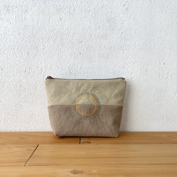 刺繍入りポーチ(ベージュとカフェオレ色)の画像