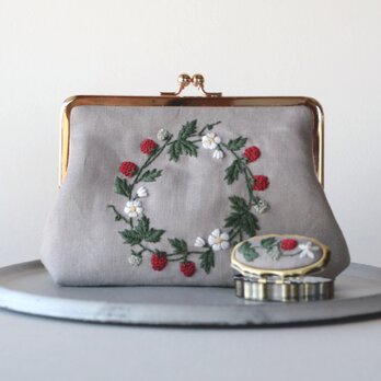 いちご 刺繍 がま口ポーチ＆ピルケース ペアセットの画像