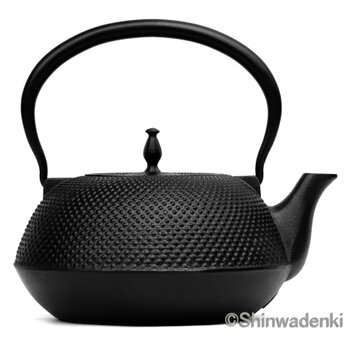 南部鉄器 鉄瓶 平形アラレ1.5L 日本製 ガス・100V/200V IH対応の画像