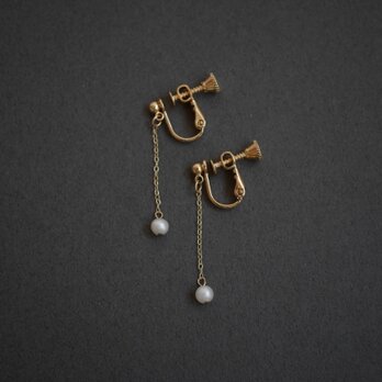 小さい最上級淡水パール4mmとチェーンが揺れる ネジバネイヤリング 上品 華奢 フォーマルの画像
