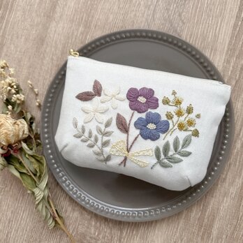 新作！〈刺繍キット〉ふんわりウールの花束ポーチの画像