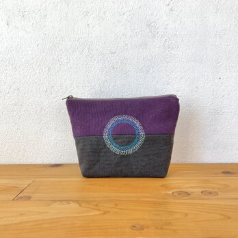 刺繍入りポーチ(葡萄色と墨黒色)の画像