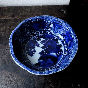 【特価¥2200→¥1100】ベロ藍で素敵。伊万里　花唐草文ベロ藍染付鉢　骨董・antiques 碗　明治期【削げ・ニュー有り】の画像