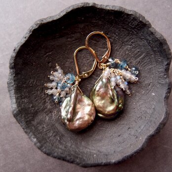 【K14gf】Petal Pearl × Labradorite Earrings／ぺタルパール×ラブラドライト フレンチピアスの画像