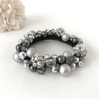 ビーズボール の ビジュー クロッシェ シュシュ シルバー色 まとめ髪 モノトーン かぎ針編み