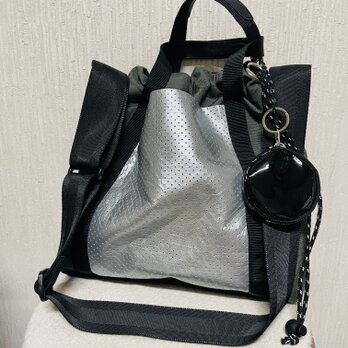 コーデュラナイロンとレザーの巾着型2ウェイショルダーバッグの画像