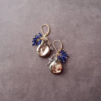 【K14gf】Petal Pearl × Lapis Lazuli Earrings／ぺタルパール×ラピスラズリ フレンチピアスの画像