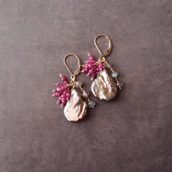 【K14gf】Petal Pearl × Ruby Lazuli Earrings／ぺタルパール×ルビー フレンチピアスの画像